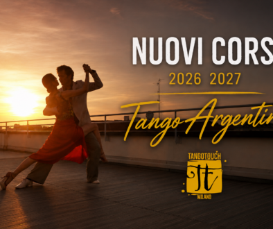 Volantino dei nuovi corsi di Tango Argentino 2026/2027 a cura di Tango Touch Milano. Immagine di una coppia che balla al tramonto.
